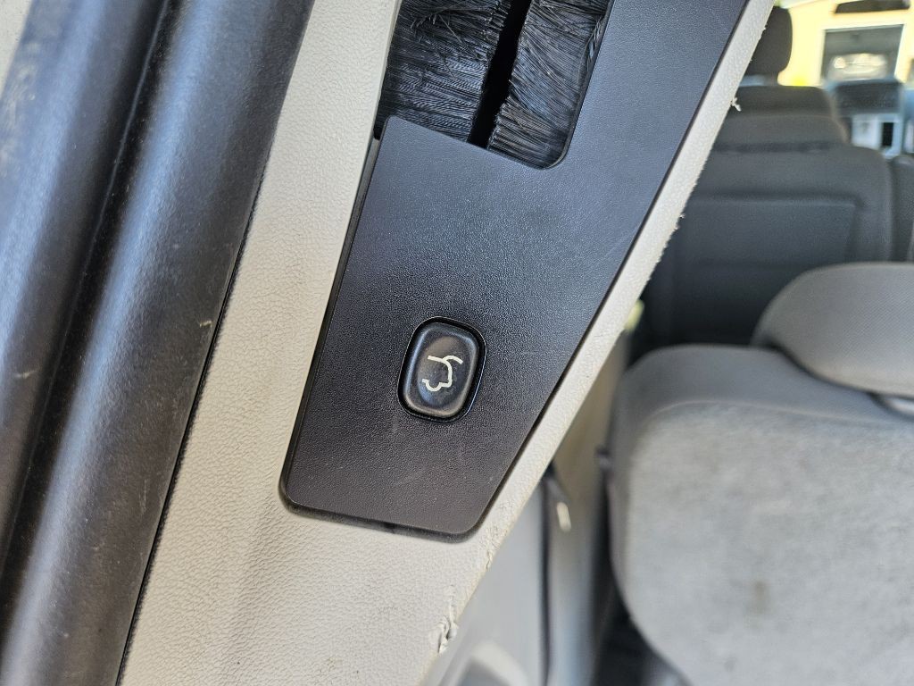 2009 Chrysler Town & Country Image 21