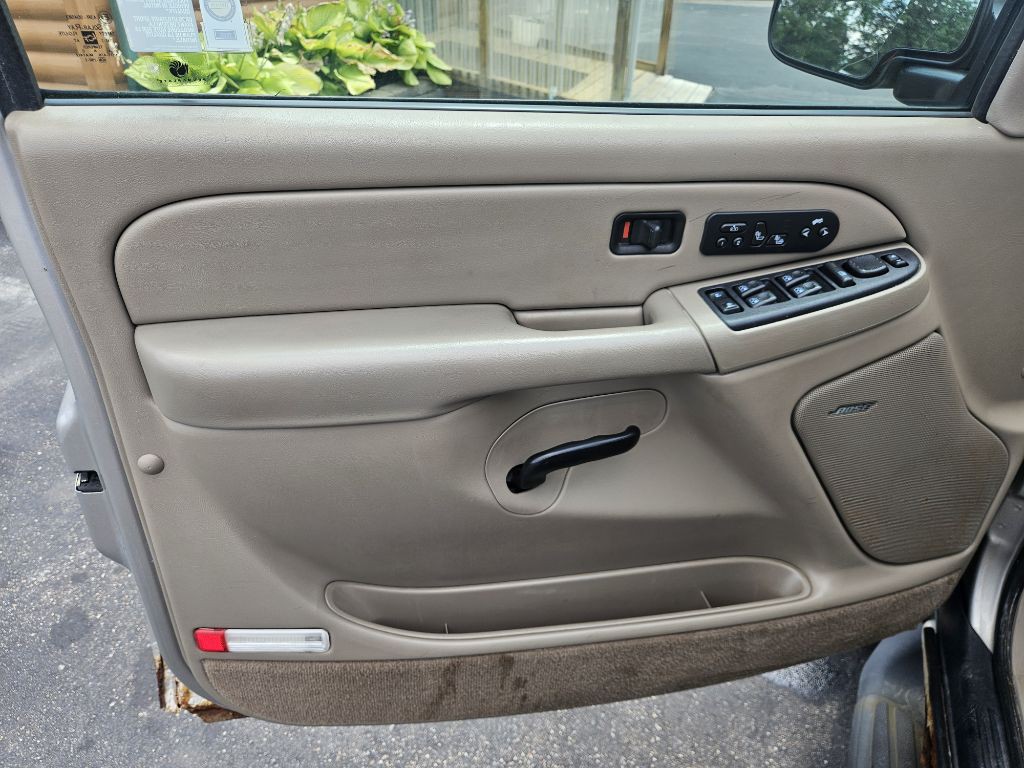 2005 Chevrolet Suburban Image 13