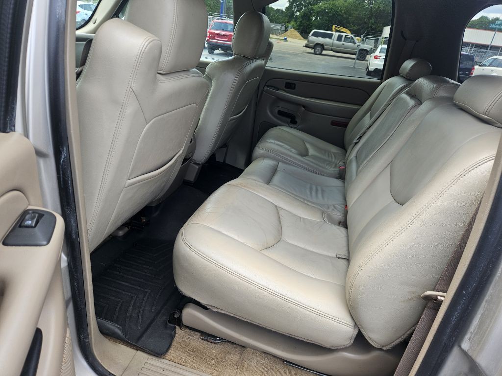 2005 Chevrolet Suburban Image 16