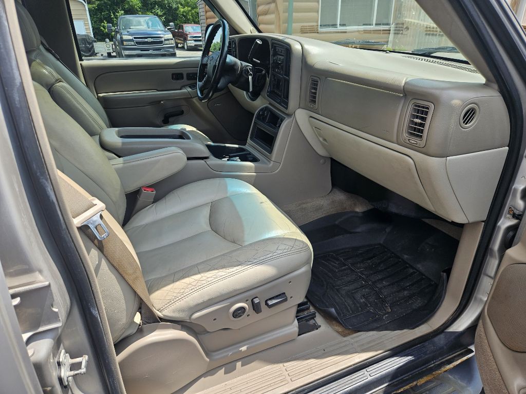 2005 Chevrolet Suburban Image 17