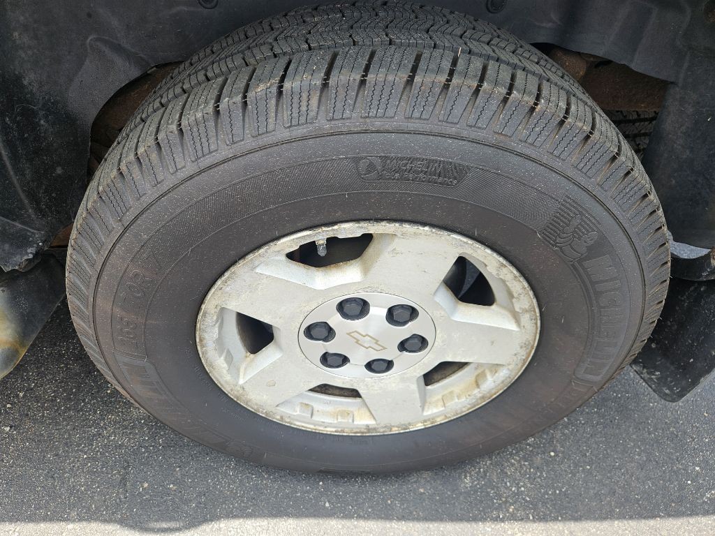 2005 Chevrolet Suburban Image 23