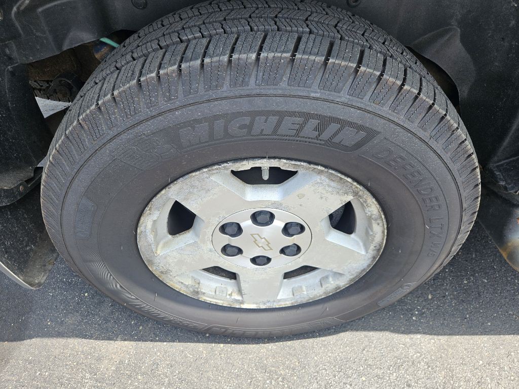 2005 Chevrolet Suburban Image 24