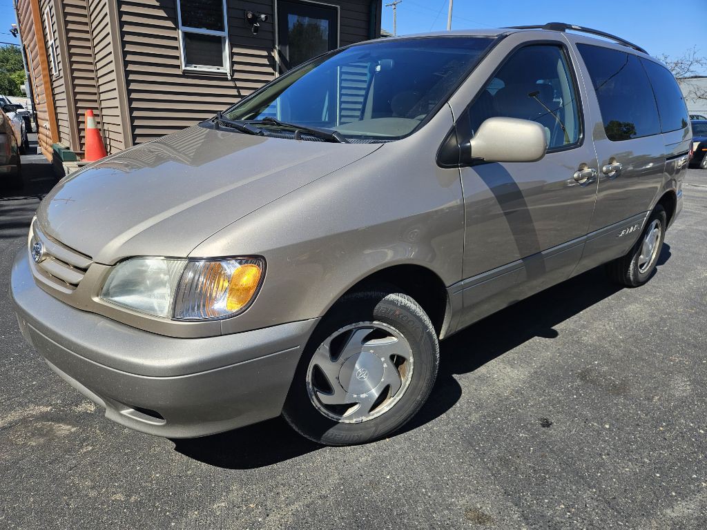 2002 Toyota Sienna Image 1