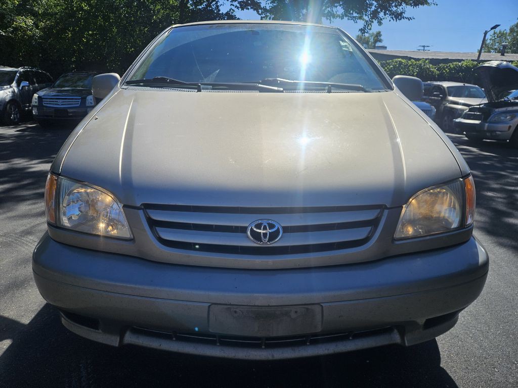2002 Toyota Sienna Image 4