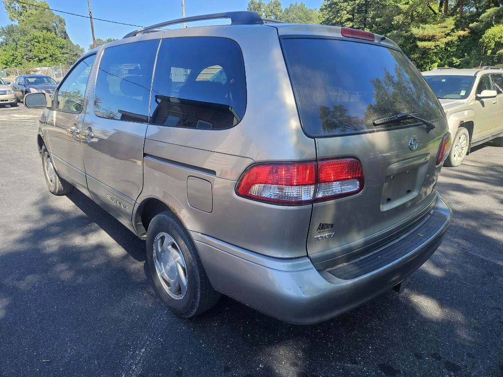 2002 Toyota Sienna Image 7