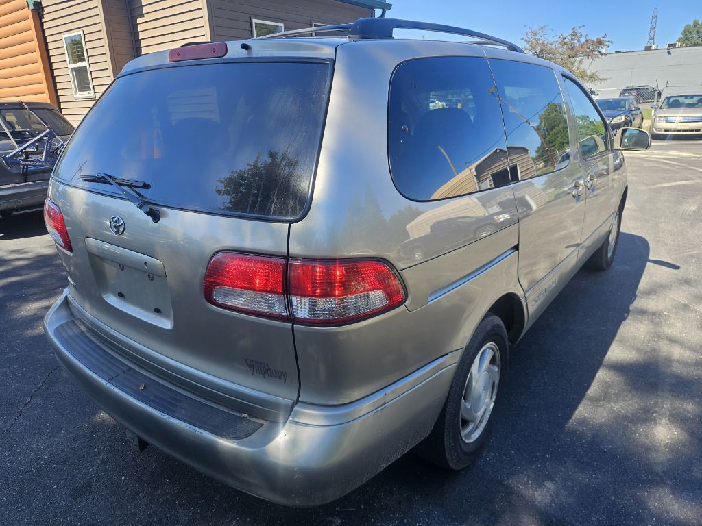 2002 Toyota Sienna Image 9