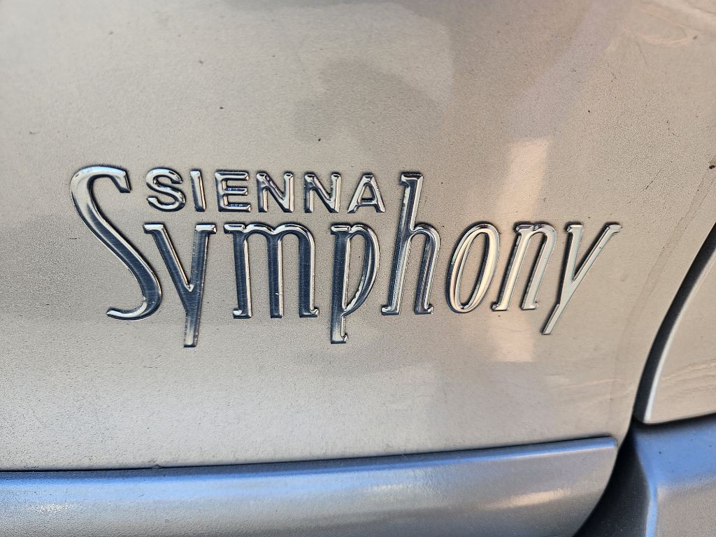 2002 Toyota Sienna Image 10