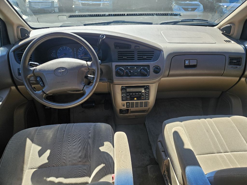 2002 Toyota Sienna Image 11