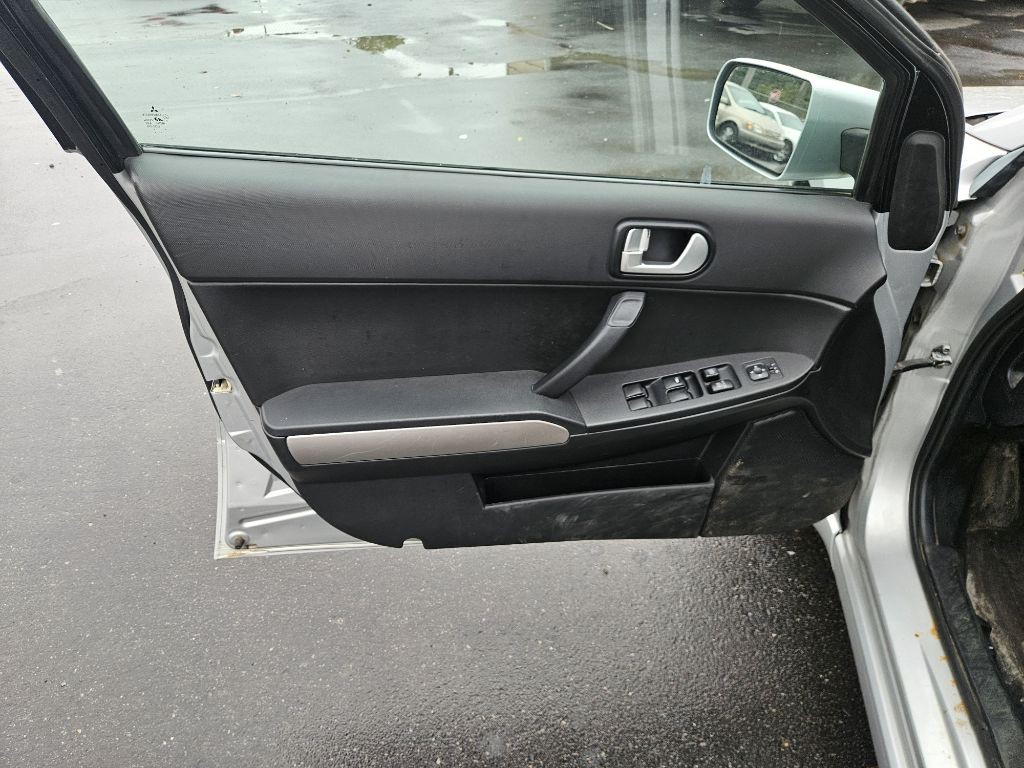 2006 Mitsubishi Galant Image 12