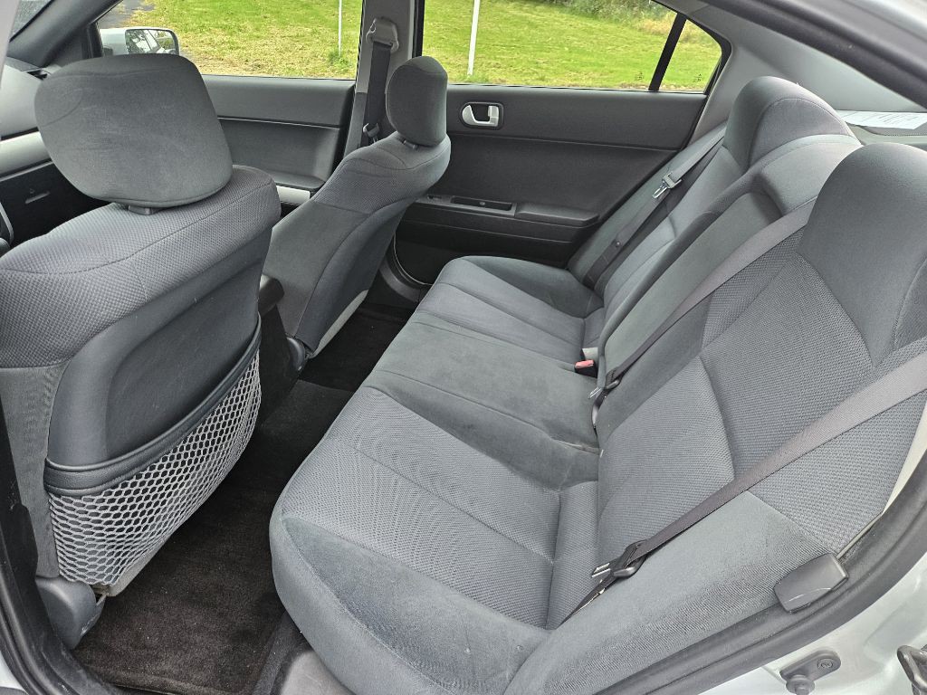 2006 Mitsubishi Galant Image 13