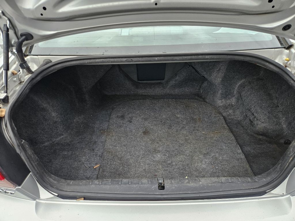 2006 Mitsubishi Galant Image 16