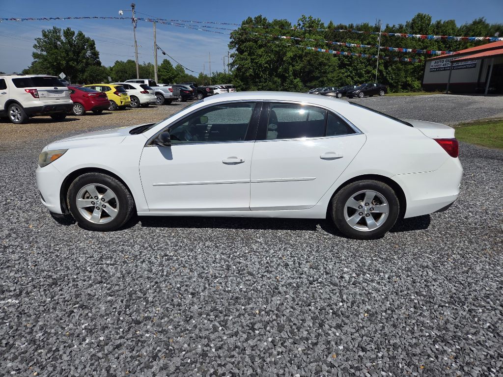 2013 Chevrolet Malibu Image 2