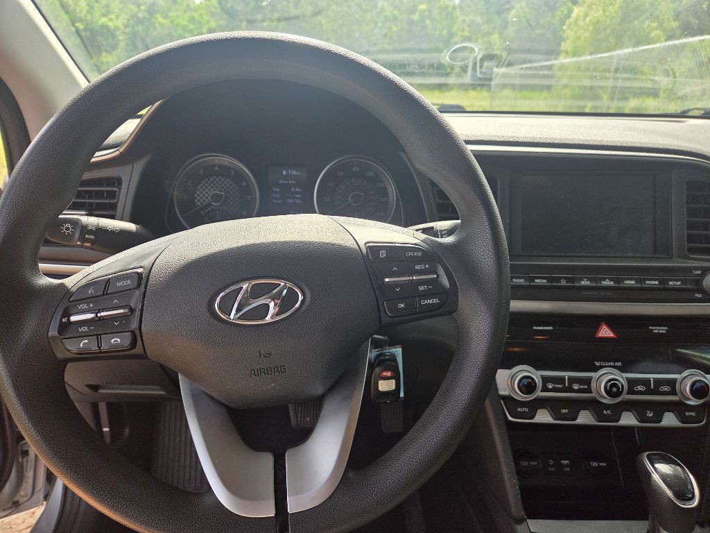 2020 Hyundai Elantra Image 5