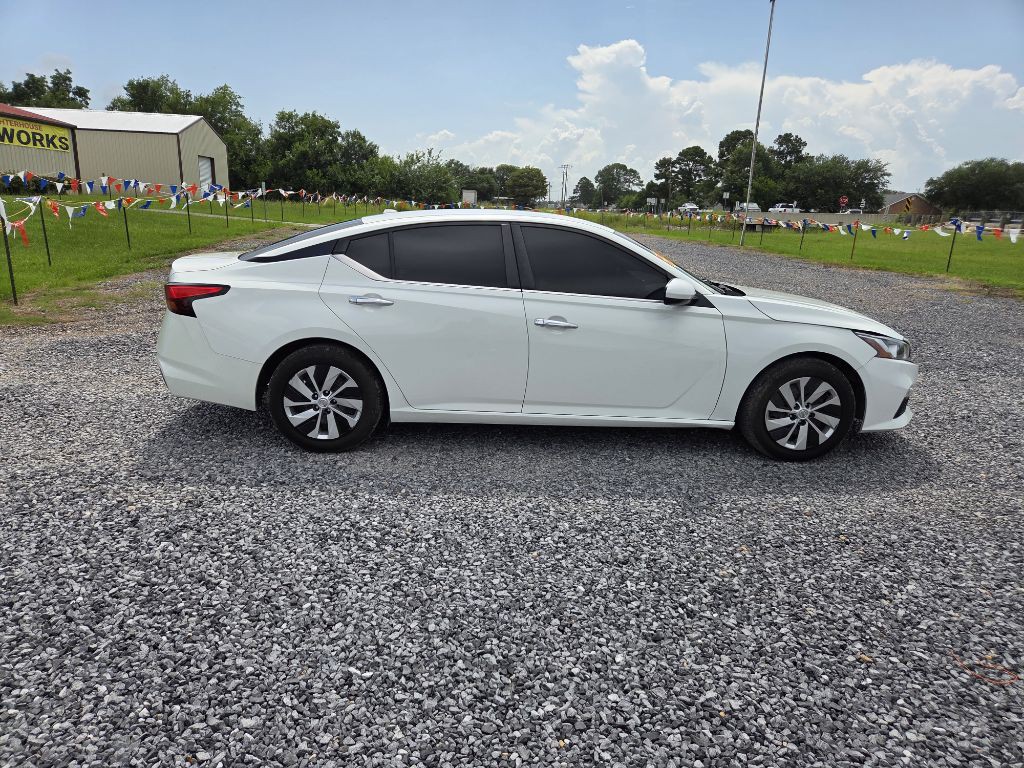 2020 Nissan Altima Image 2
