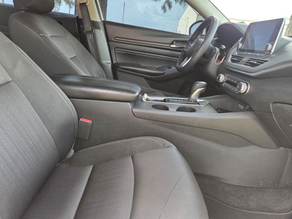 2020 Nissan Altima Image 7