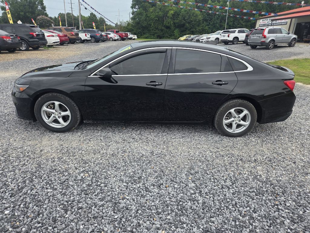 2018 Chevrolet Malibu Image 2
