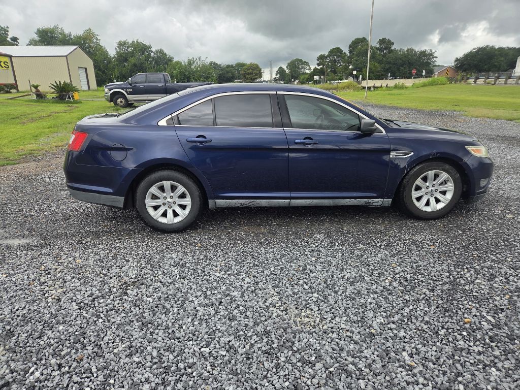 2011 Ford Taurus Image 2