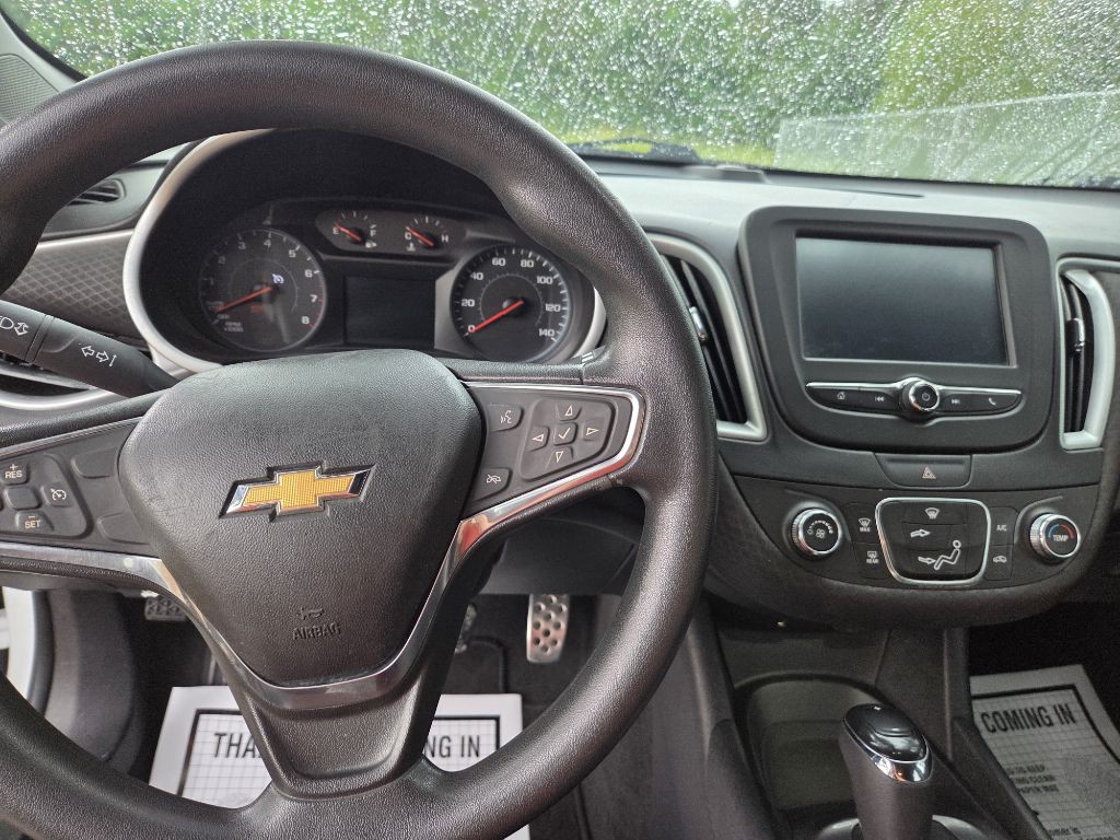 2017 Chevrolet Malibu Image 5