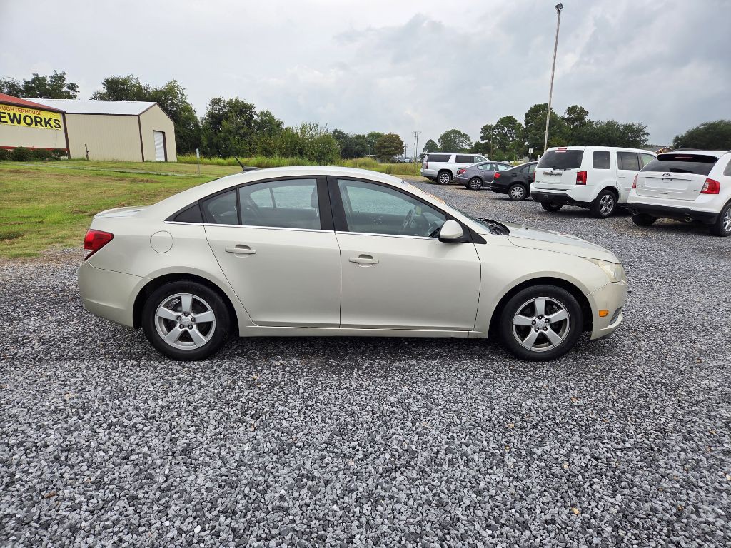 2014 Chevrolet Cruze Image 2
