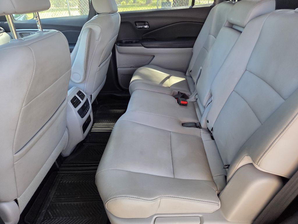 2017 Honda Pilot Image 6