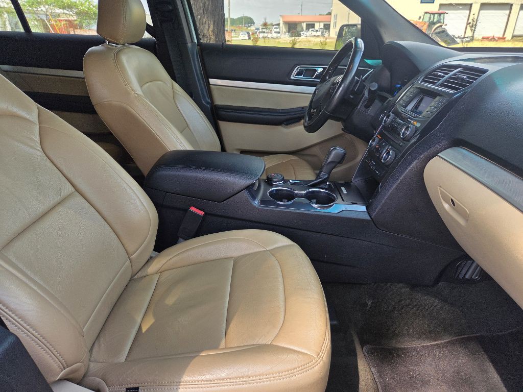 2016 Ford Explorer Image 9