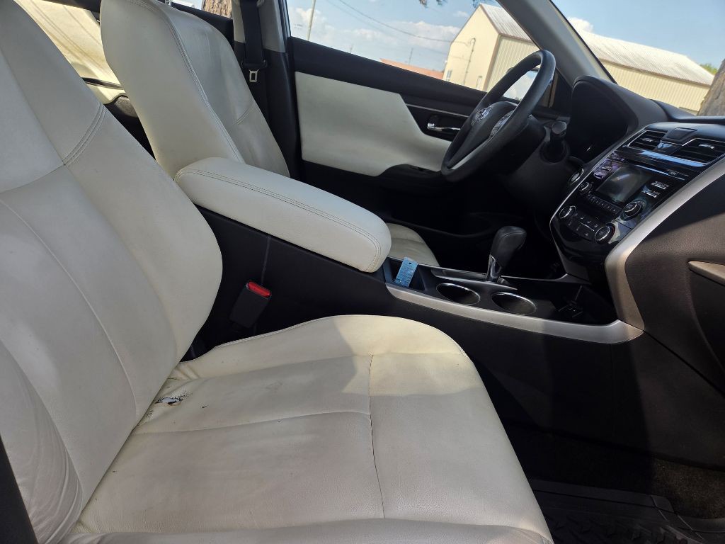 2015 Nissan Altima Image 9