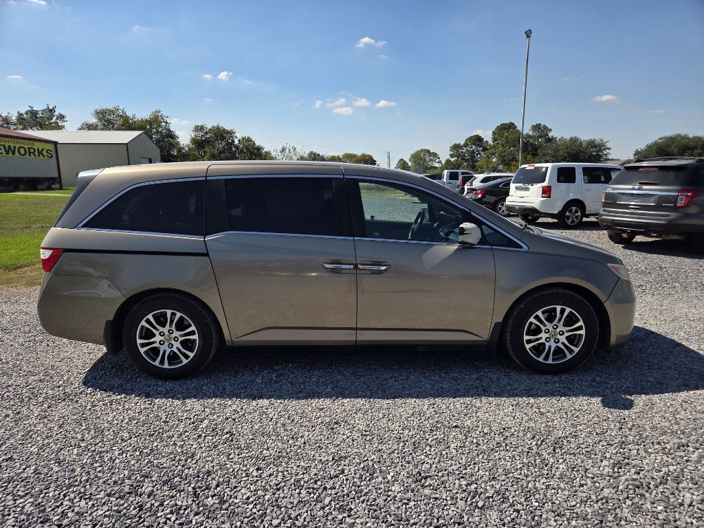 2011 Honda Odyssey Image 2