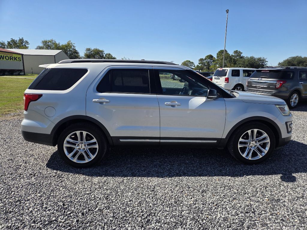 2017 Ford Explorer Image 2