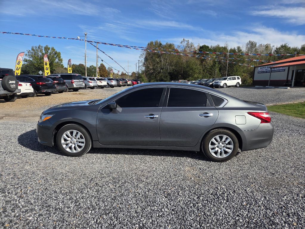 2017 Nissan Altima Image 2