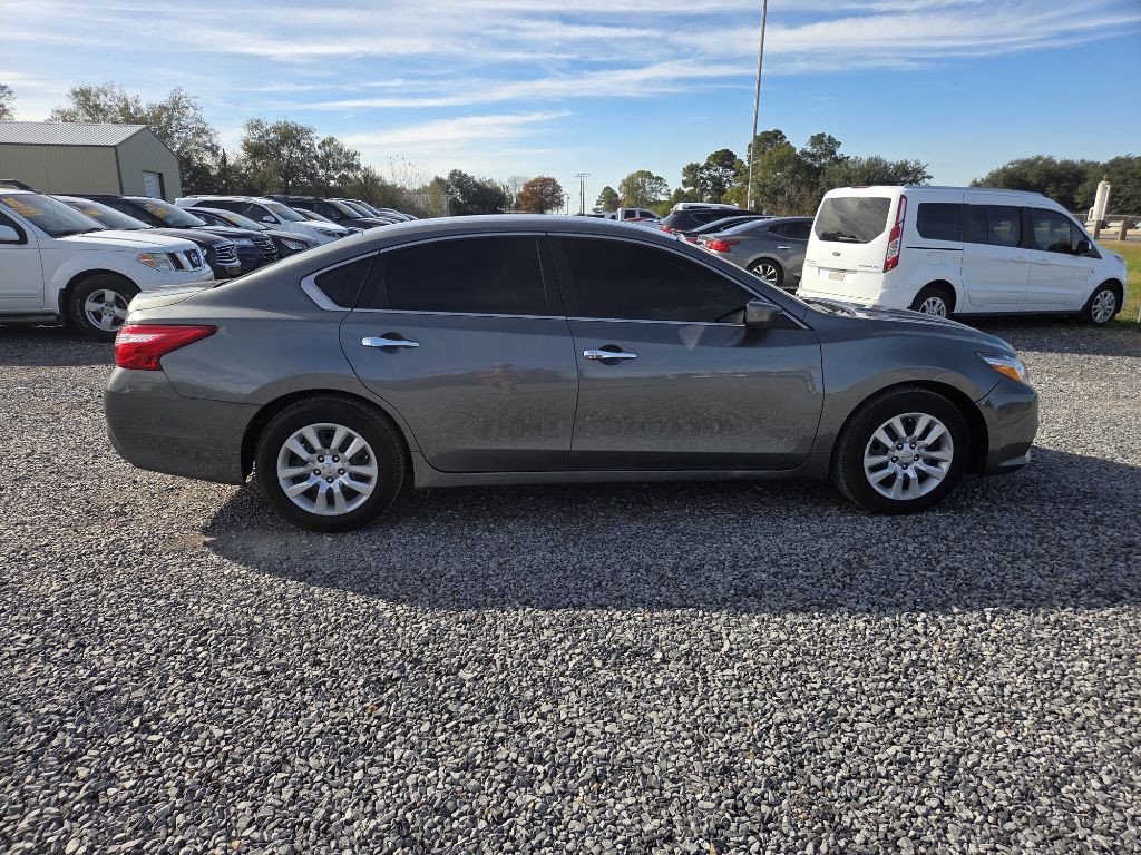 2017 Nissan Altima Image 4