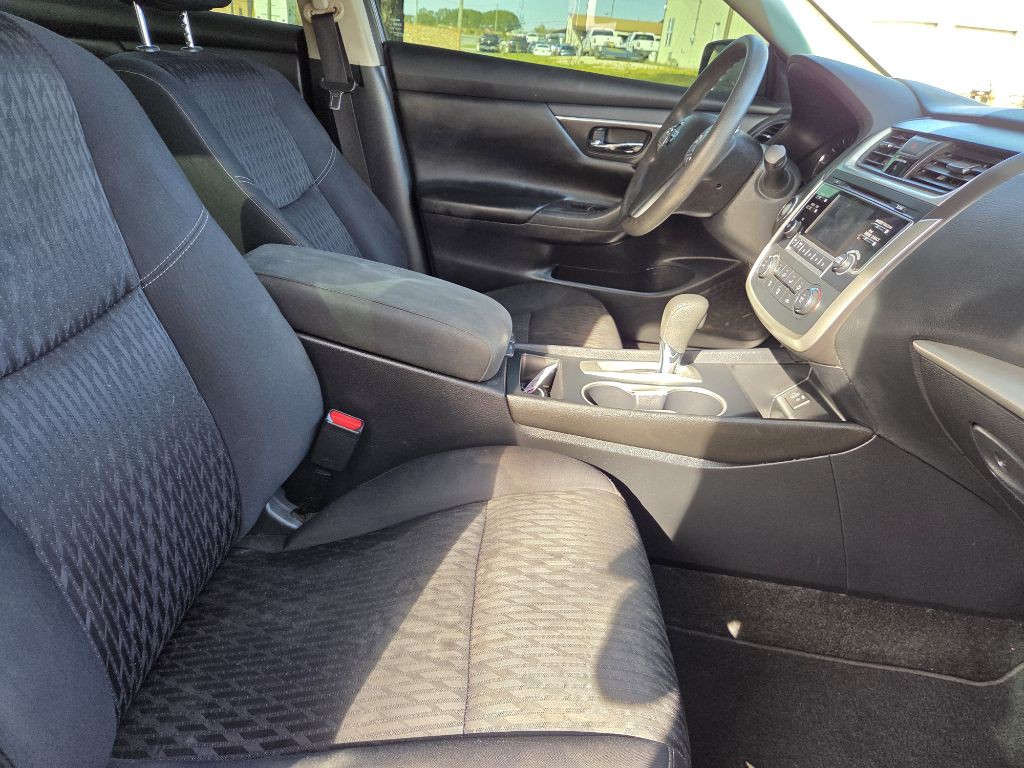 2017 Nissan Altima Image 9