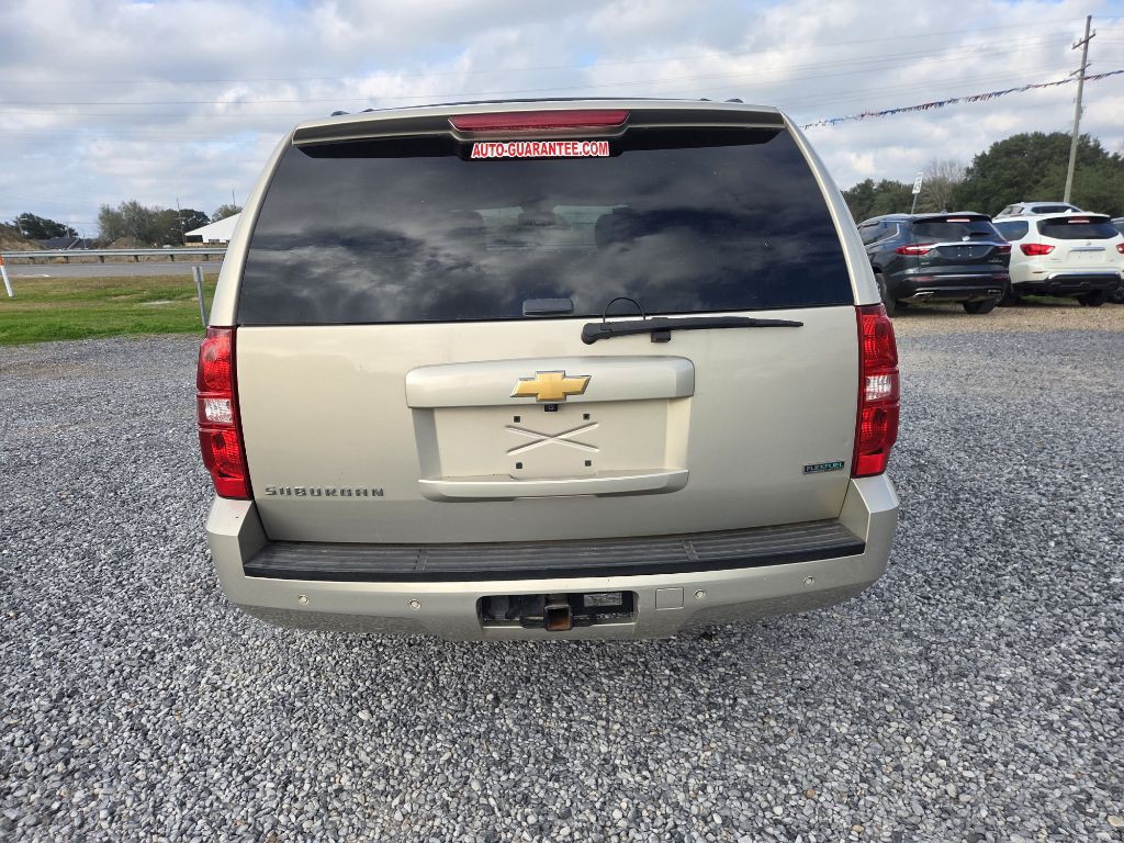 2012 Chevrolet Suburban Image 3