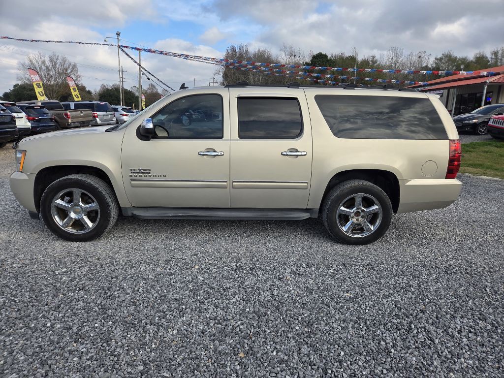 2012 Chevrolet Suburban Image 4