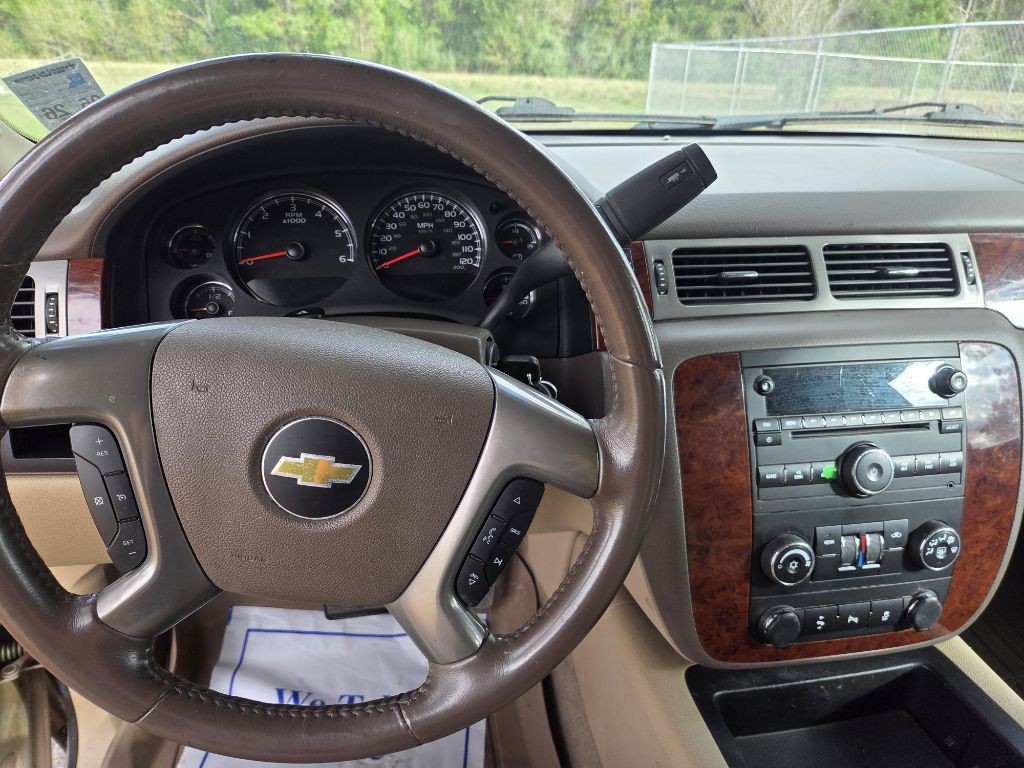 2012 Chevrolet Suburban Image 5