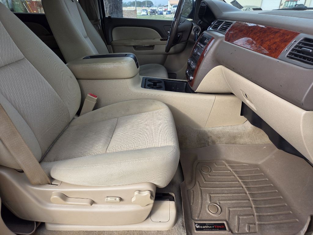 2012 Chevrolet Suburban Image 11