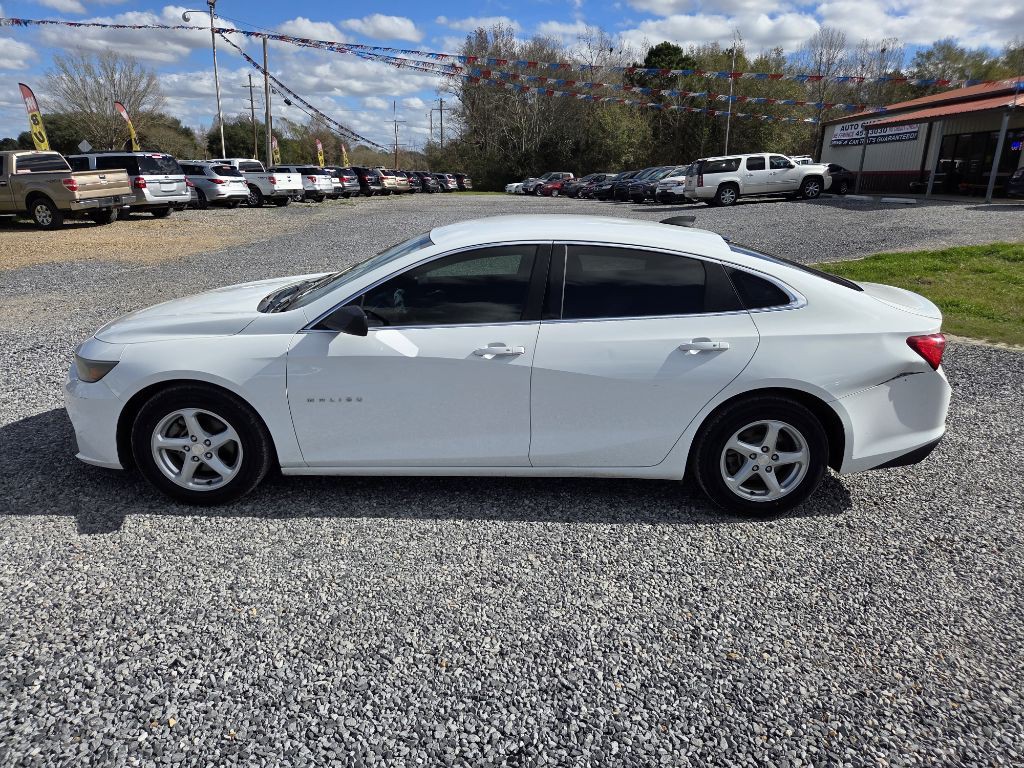 2017 Chevrolet Malibu Image 2