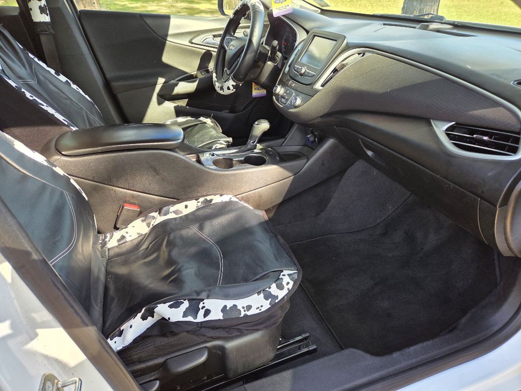 2017 Chevrolet Malibu Image 9