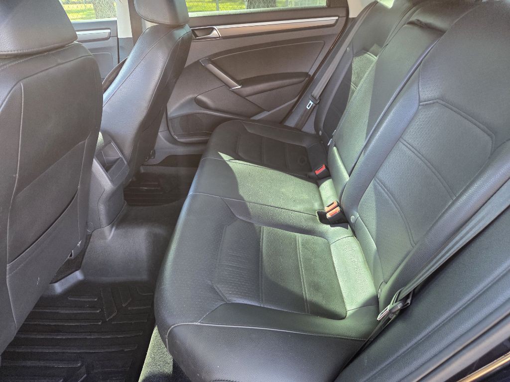 2018 Volkswagen Passat Image 7