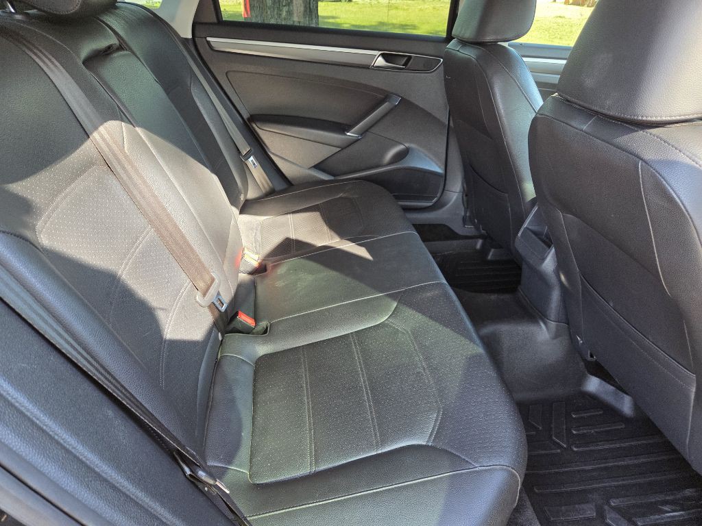2018 Volkswagen Passat Image 8