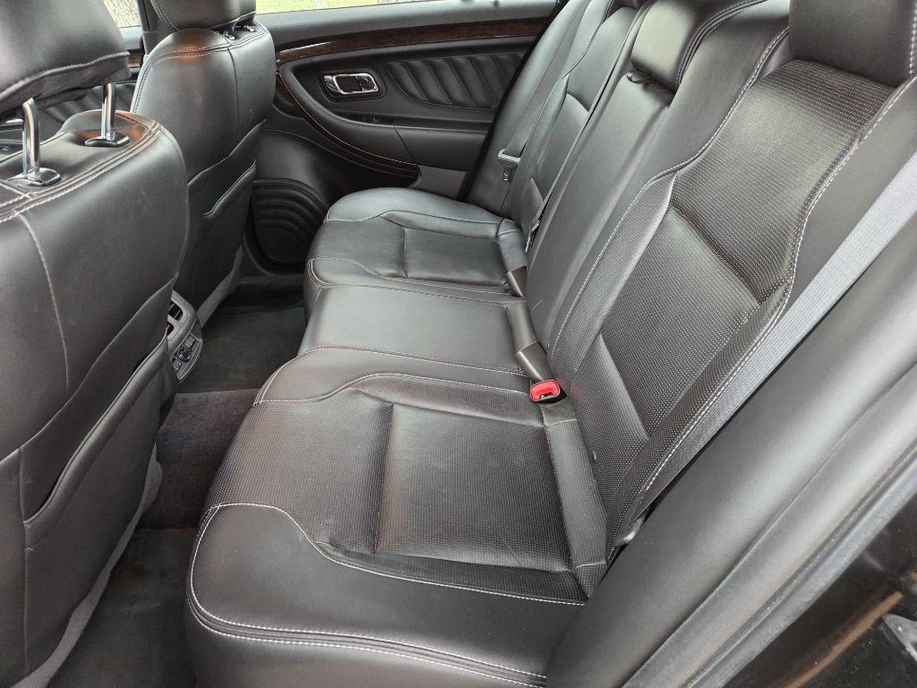 2017 Ford Taurus Image 9