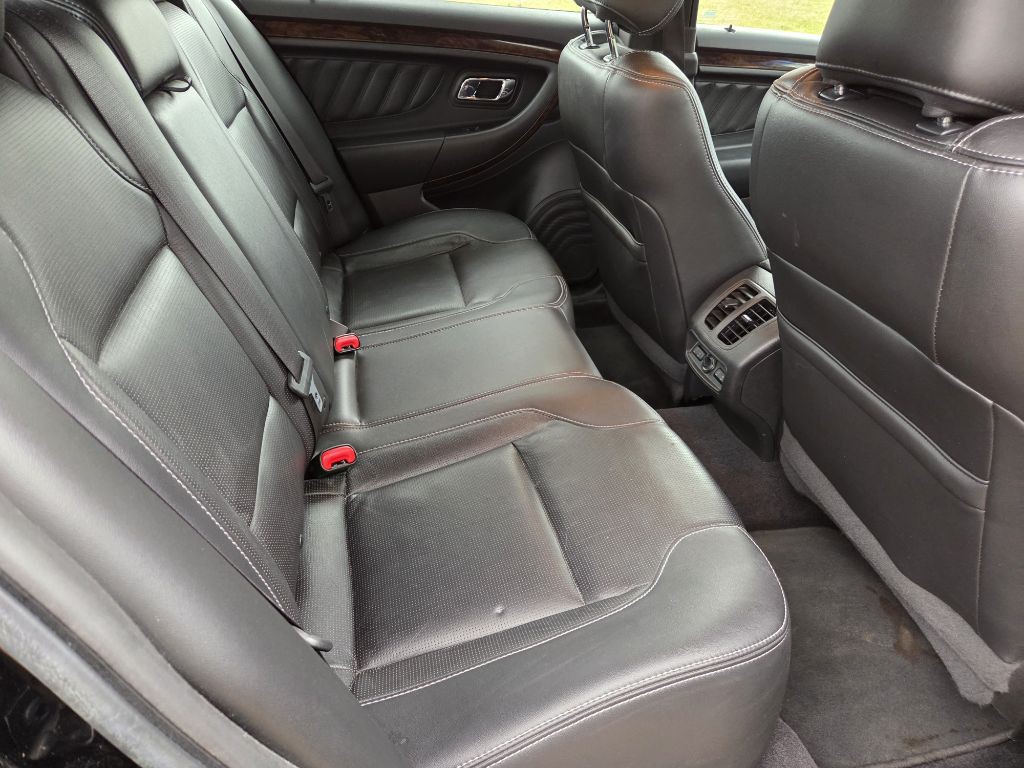 2017 Ford Taurus Image 11