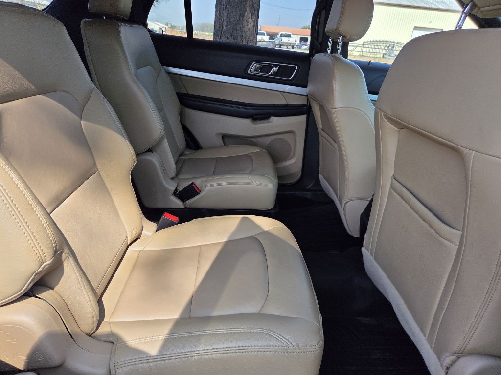 2016 Ford Explorer Image 9