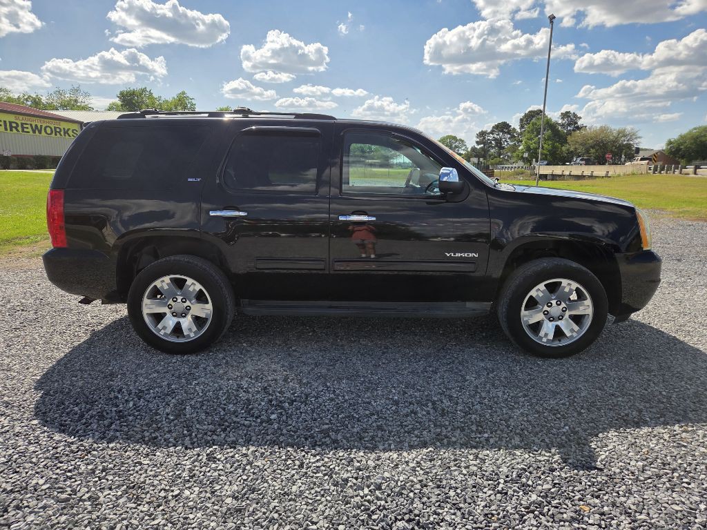 2011 GMC Yukon Image 2