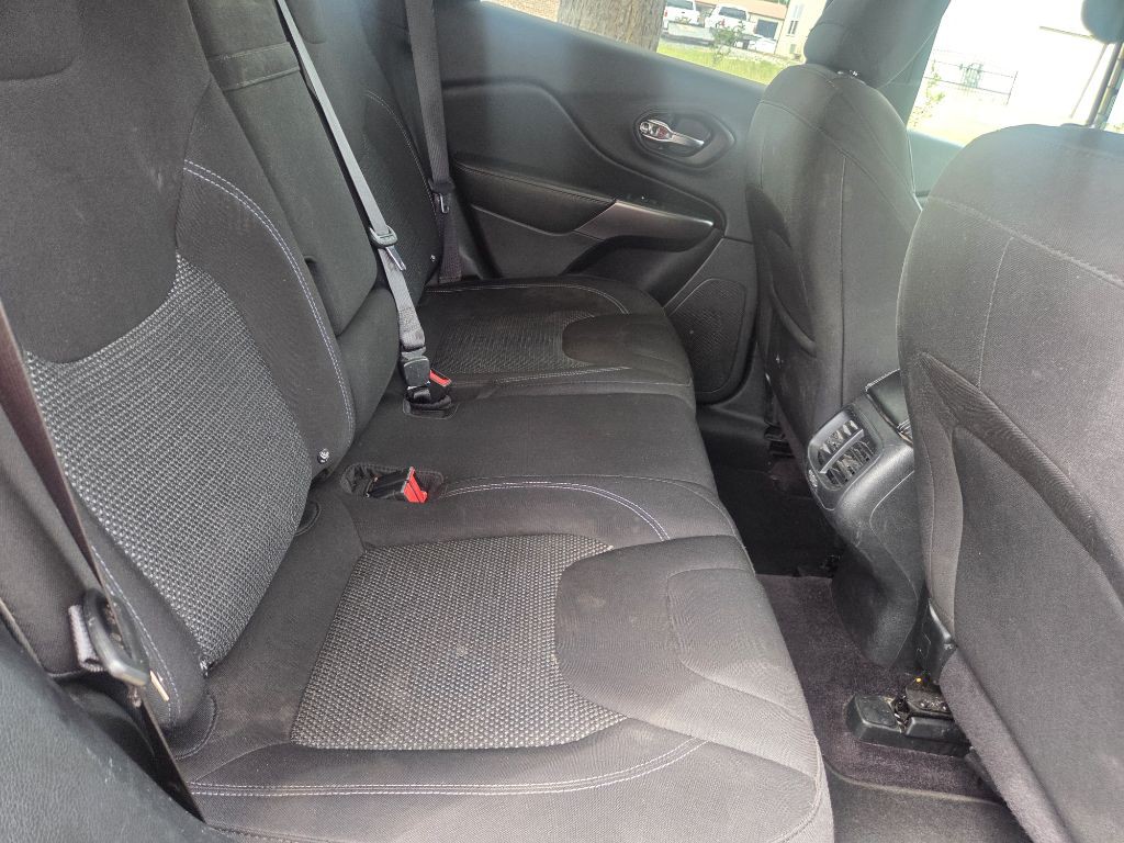 2019 Jeep Cherokee Image 8