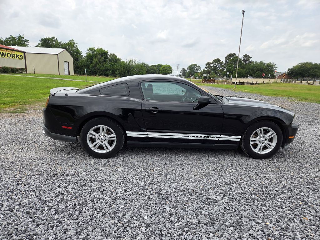 2011 Ford Mustang Image 2