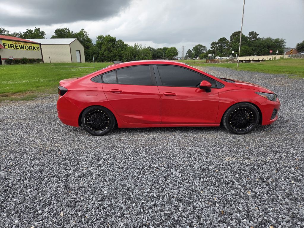 2019 Chevrolet Cruze Image 2