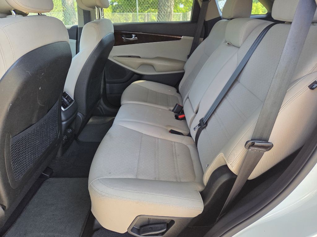2016 Kia Sorento Image 9