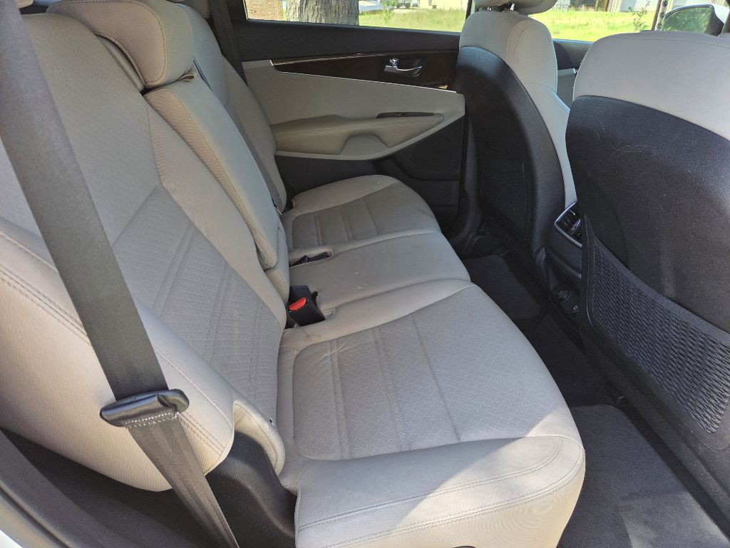 2016 Kia Sorento Image 12