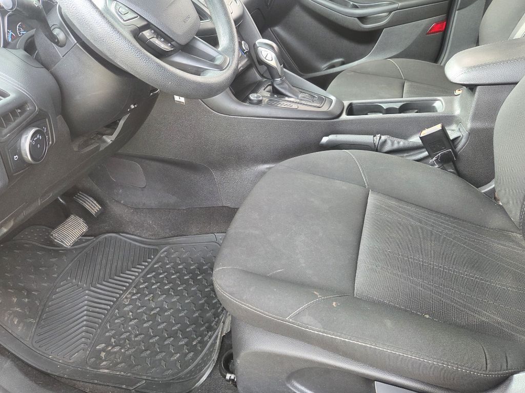 2016 Ford Focus Image 6