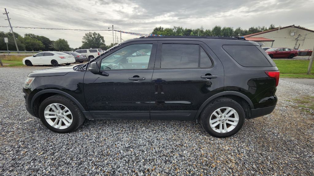 2017 Ford Explorer Image 2